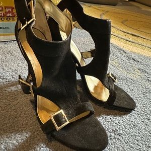 NEW Guess Heels